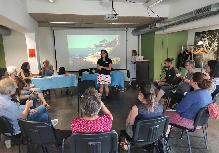 Vanessa Rasquinet du Réseau IDée, présentant les avancées dans le cadre du Memorandum 2024 pour le secteur de l'éducation à l'environnement lors de l'Assemblée Générale du Réseau IDée du 15 juin 2023