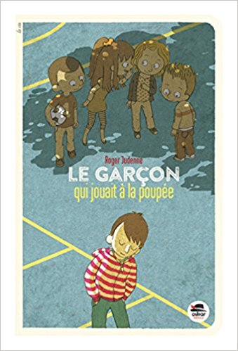 Le garçon qui jouait à la poupée